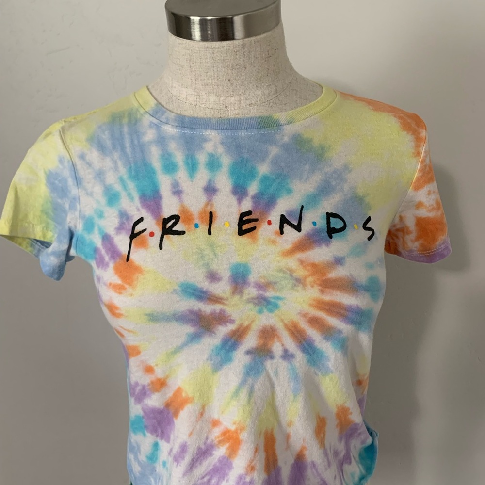 Tye dye friends tee size medium